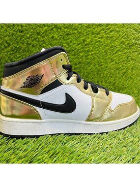 Nike Air Jordan 1 Mid SE Boys Size 7Y Gold White Black Athletic Shoes Sneakers